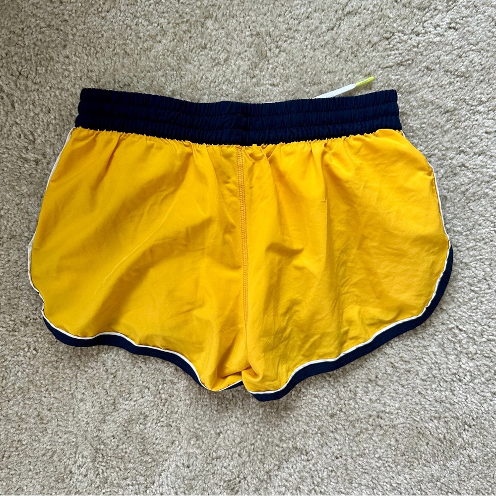 • ua shorts • - Picture 2 of 3